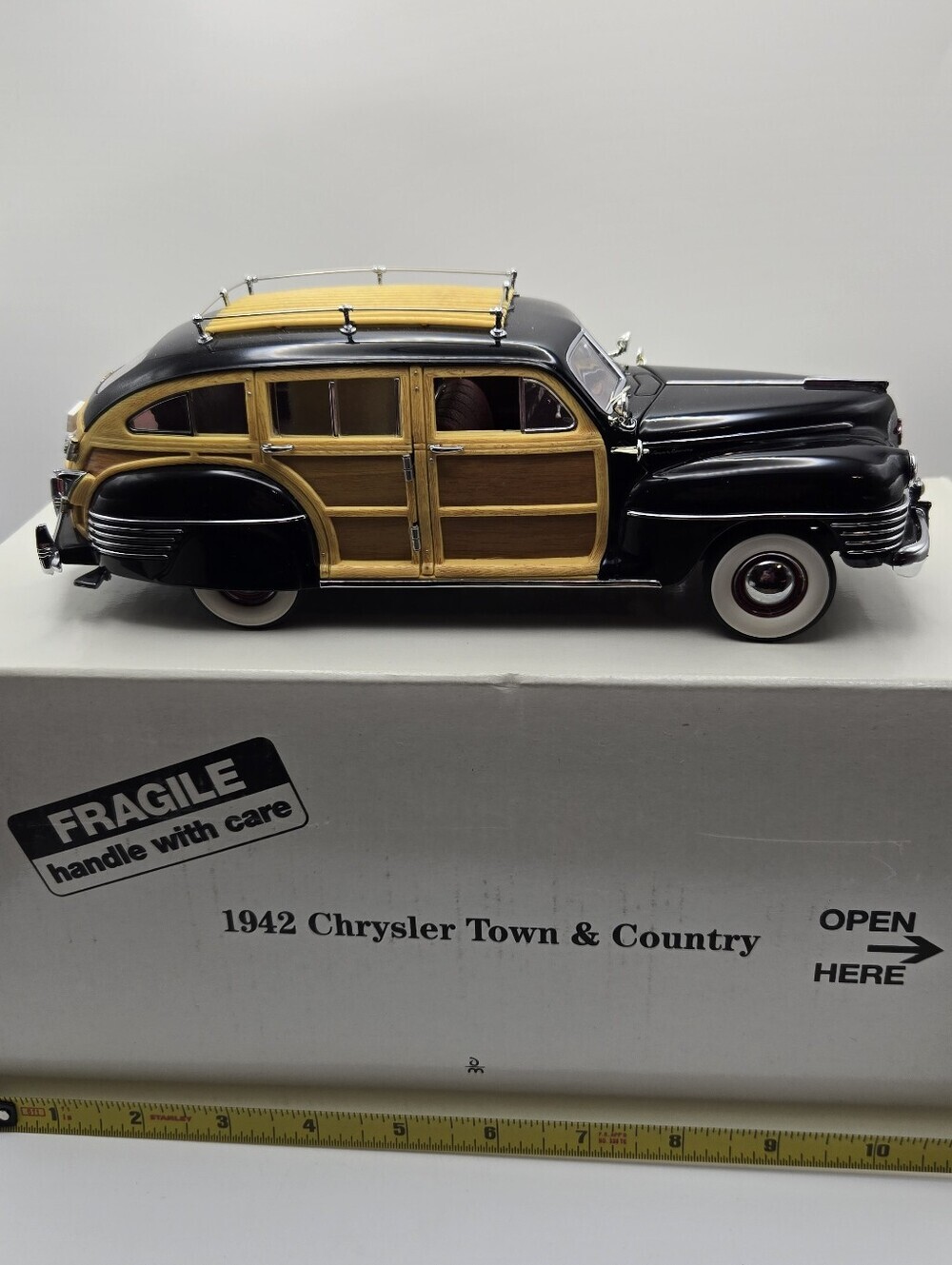 Danbury Mint 1:24 scale 1942 Chrysler Town & Country